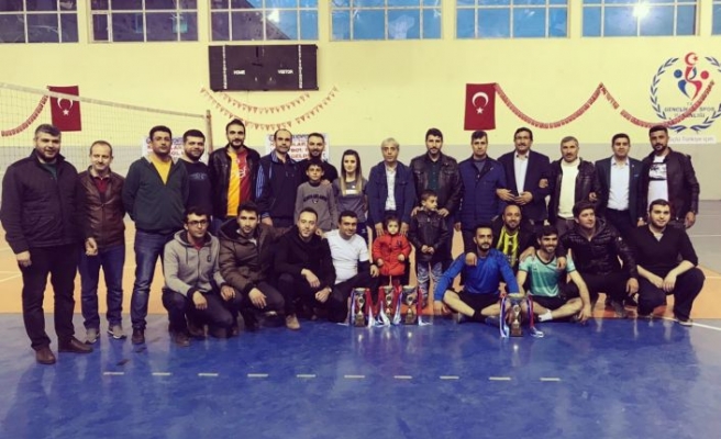 Ahlat'ta ‘Kurumlar Arası Voleybol Turnuvası’ Sona Erdi