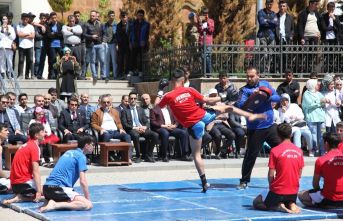 Ahlat’ta 19 Mayıs Atatürk'ü Anma, Gençlik ve Spor Bayramı coşkusu