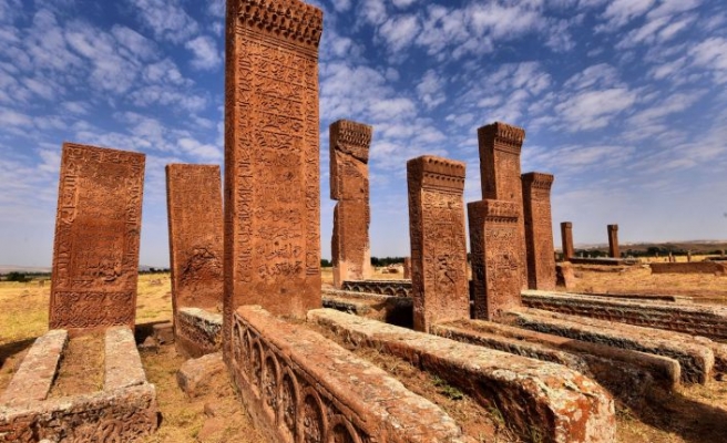 Ahlat’taki Tarihi Yapılar Karekod İle Tanıtılacak