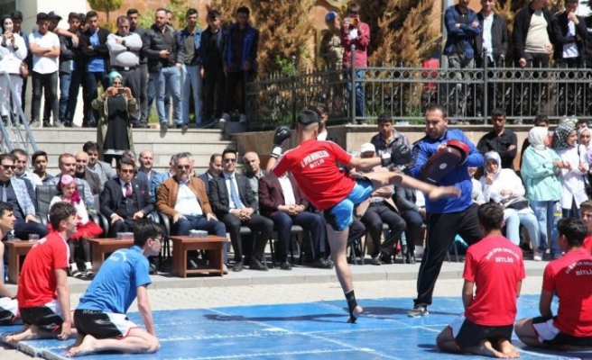 Ahlat’ta 19 Mayıs Atatürk'ü Anma, Gençlik ve Spor Bayramı coşkusu